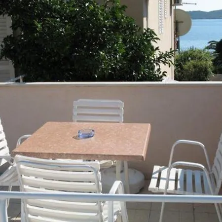 Seafront Pretner - With Terrace Apartment Orebic
