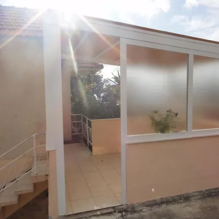 Seafront Pretner - With Terrace Appartement *