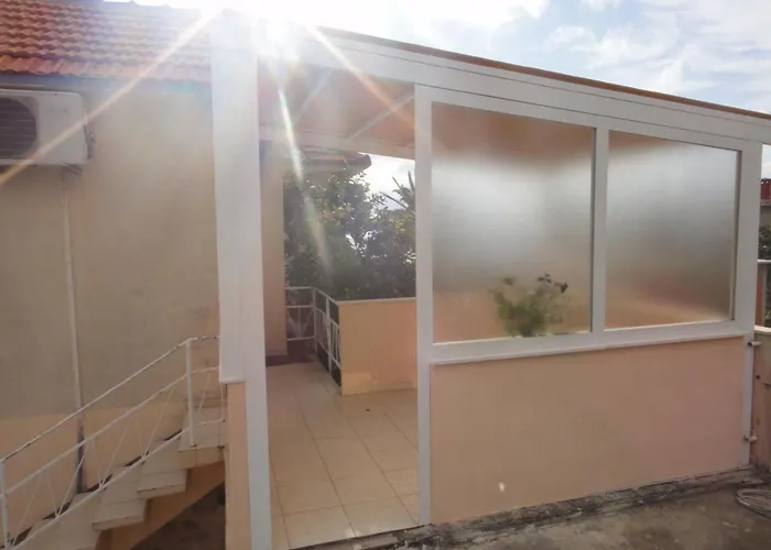 Seafront Pretner - With Terrace Apartament *